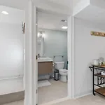 Stone\'S Throw From Capitol Hill Free Parking