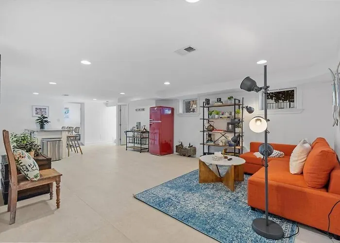 Stone\'S Throw From Capitol Hill Free Parking
