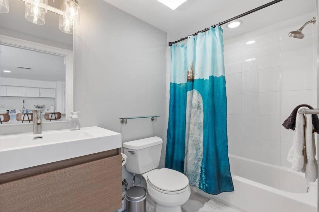 Apartment Stone's Throw From Capitol Hill Free Parking *